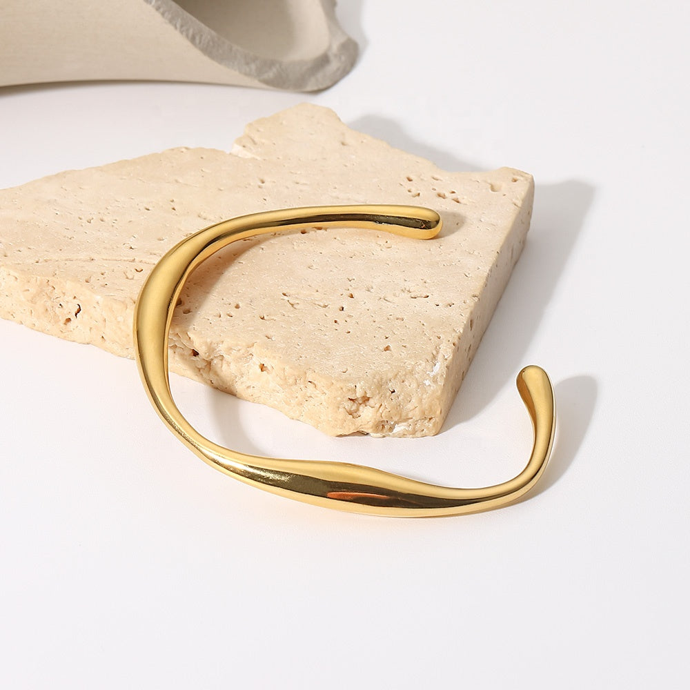 OVAL CUFF BRACELET GOLD-PLATED